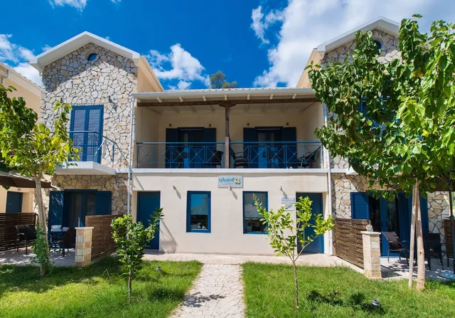 Ilianthos Apartments and Rooms