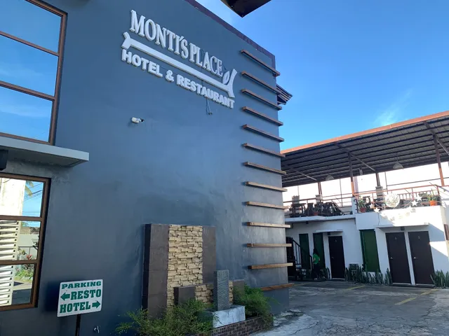 Monti's Place Dine & Bed