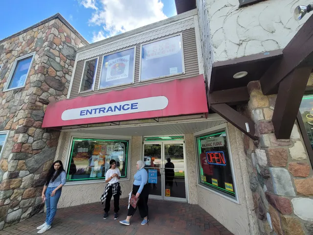 Fort Gift Shop and Candy Kitchen