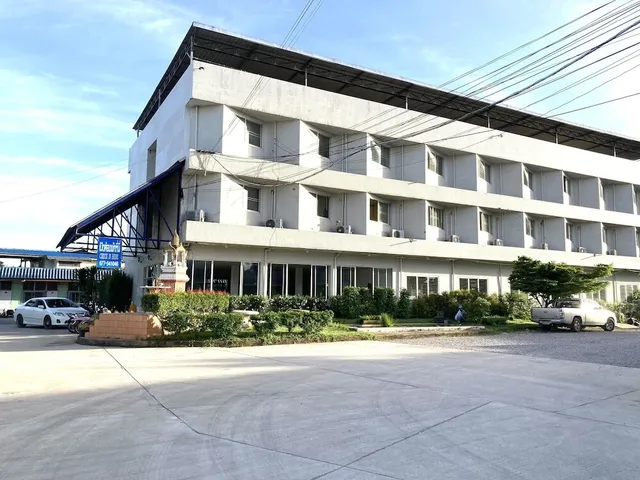 โรงแรมธวัช