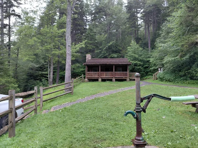 Middle Mountain Cabins