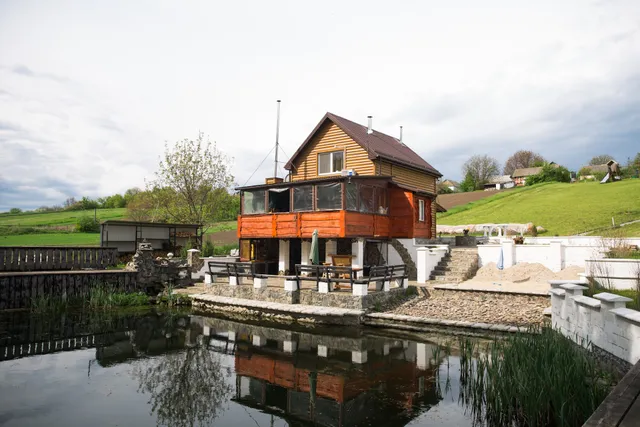 Банька у джерела