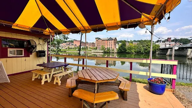 Cone E Island Ice Cream