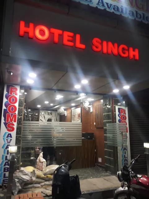 OYO 86654 Hotel Singh