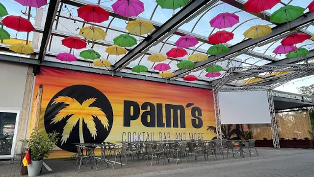 Moonlight Club Cocktailbar and more