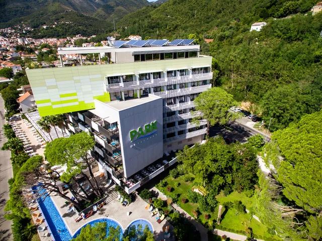 Carine Hotel Park Bijela