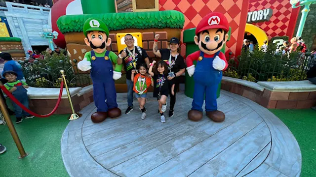 Universal Studios Globe Sign