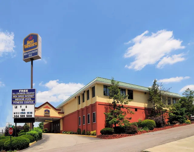 Quality Inn & Suites Mountaineer Inn