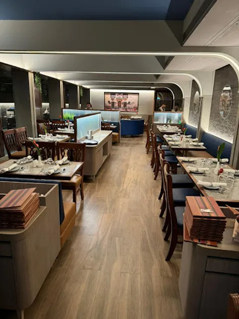 courtyard bar & restaurant