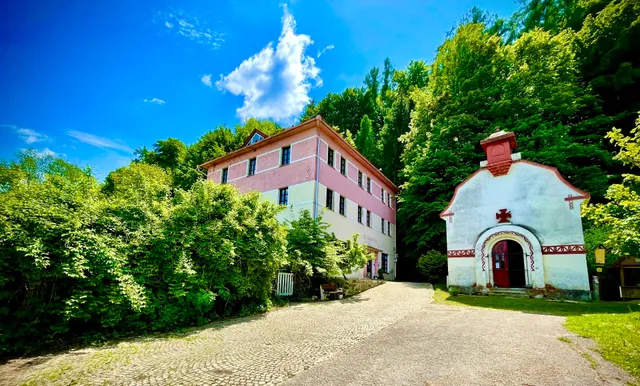 HARABURDI Recyclart Hotel