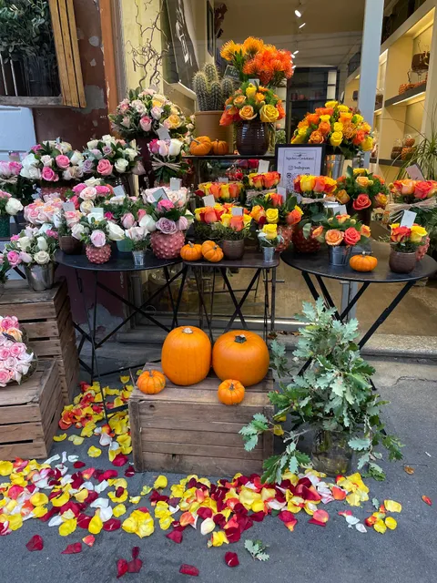 Au Nom De La Rose Mercato