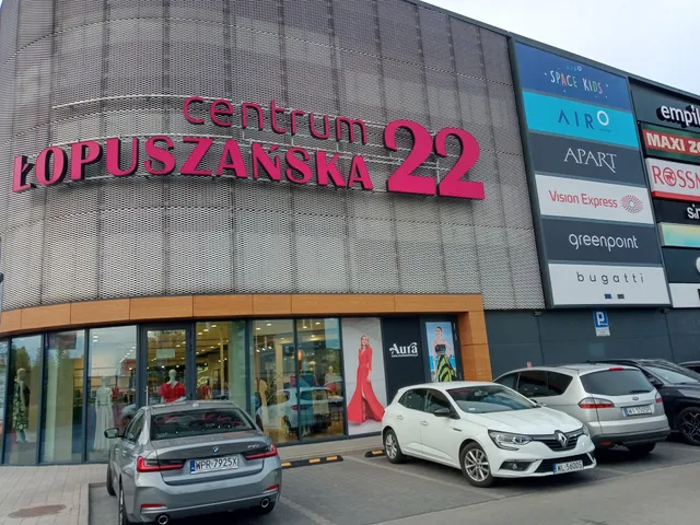 Centrum Łopuszańska 22