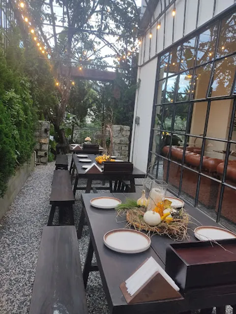 Chạm Bistro & Cafe