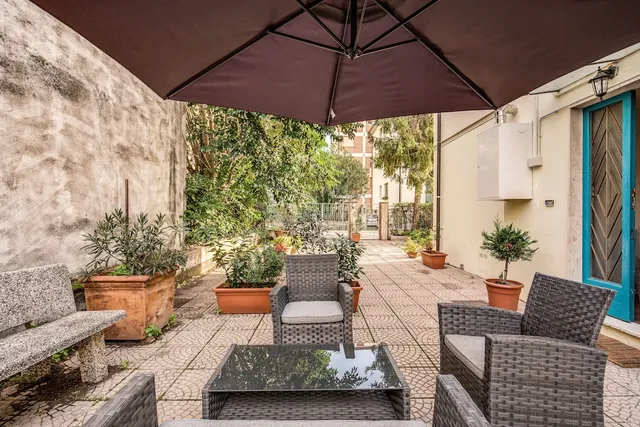 AwesHome Vintage Rooms