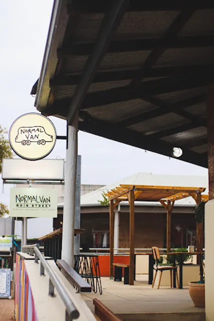 Normal Van Main Street