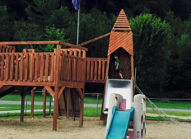 Twin River Campground & Cottages