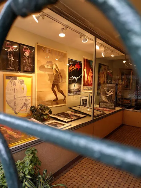 Chisholm Larsson Gallery