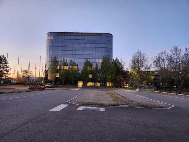 Boeing 10-18 building