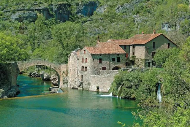 GITE D'ETAPE ET DE SEJOUR LA FABAREDE