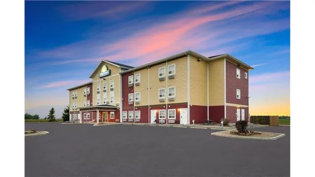 Days Inn by Wyndham Lamont