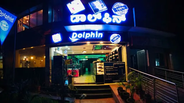 Dolphin Bakes ‘N’ Ice Creams