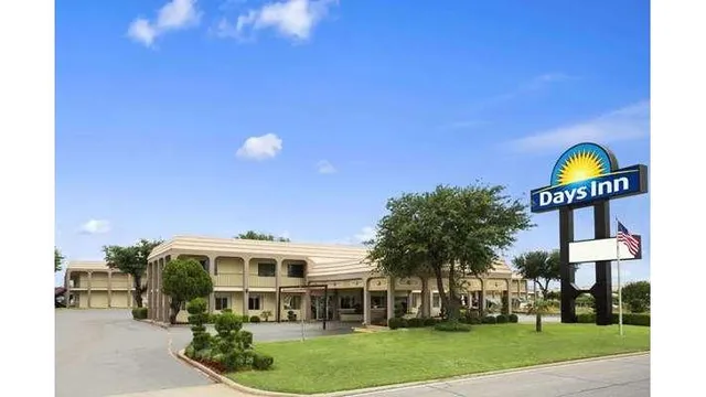 Days Inn by Wyndham Dallas Irving