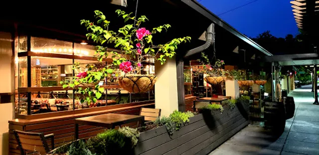 Magnolia’s Kitchen & Cocktails