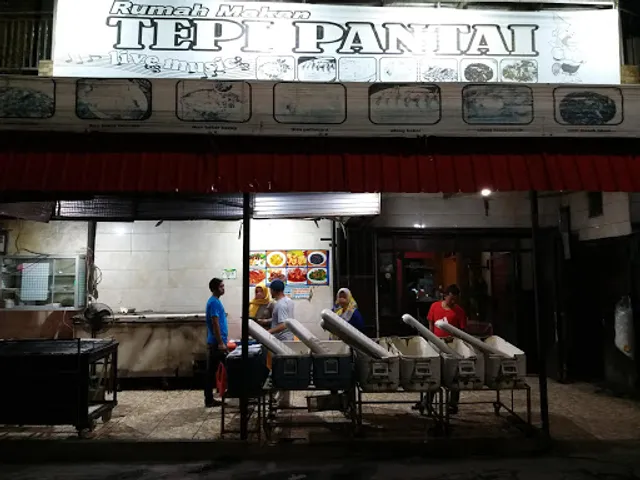 Rumah Makan Tepi Pantai