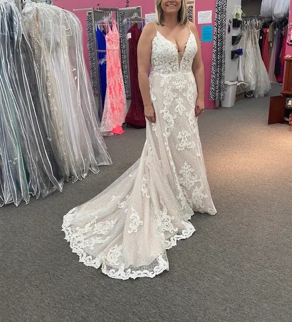 Juanita's Fashions & Formal Wear