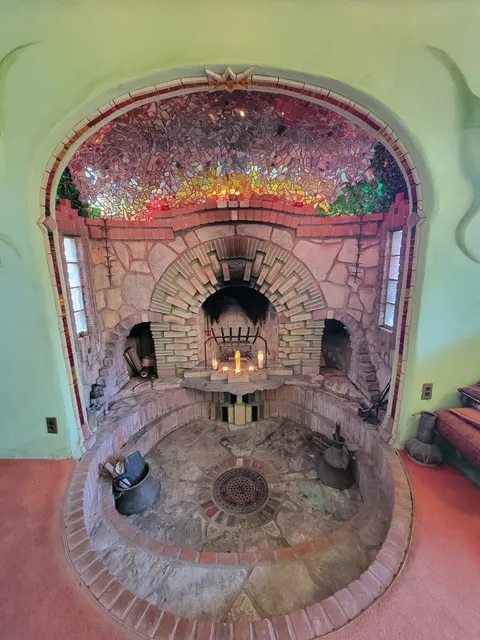 Neverland Design Fine Art Studio and Casa Neverlandia Art House