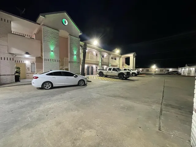 Woodland Inn & Suites
