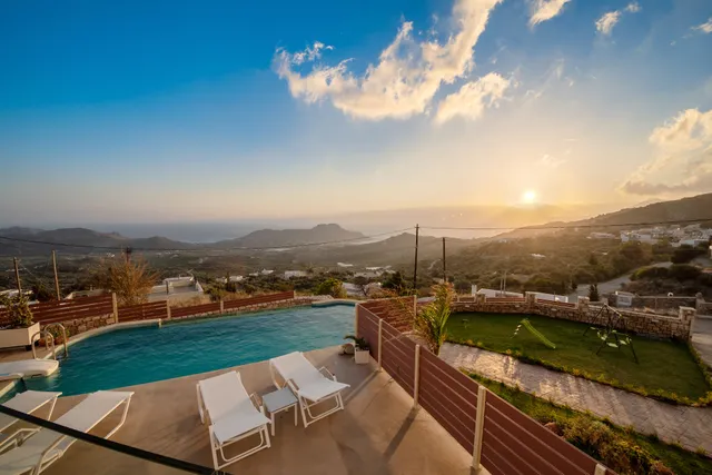 PLAKIAS SUNSET VILLA