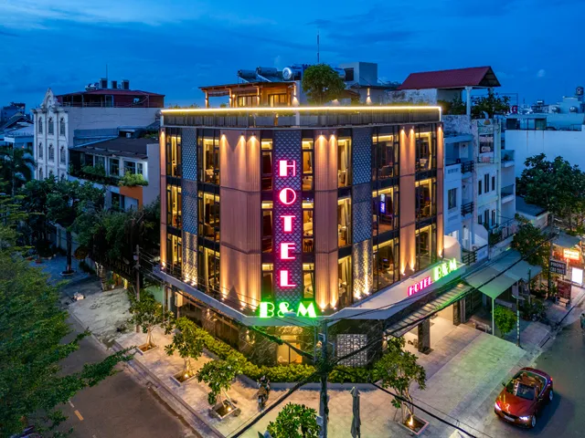 B&M HOTEL