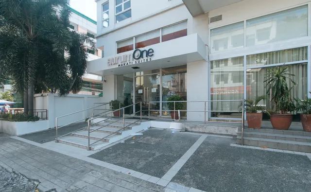 RedDoorz @ LuxeLite Suites Makati