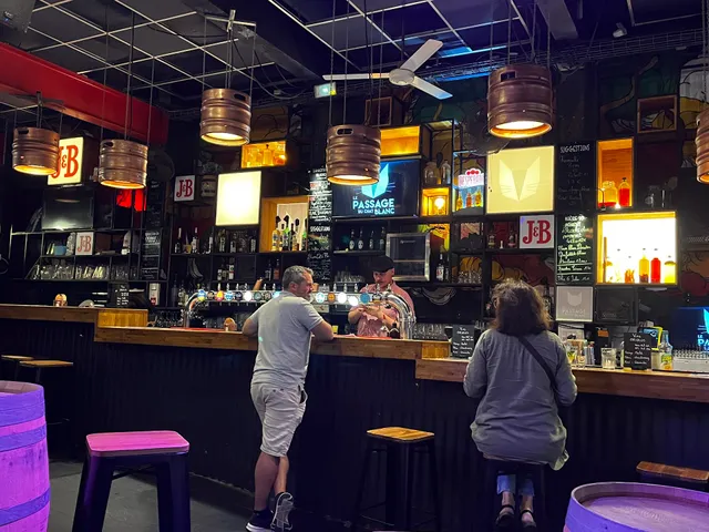 Le passage du chat blanc