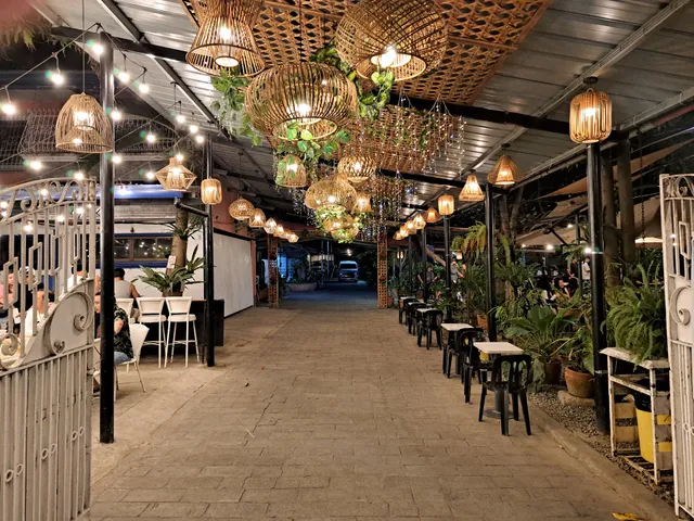 CAFE ROYAL (Sta. Rosa Branch)