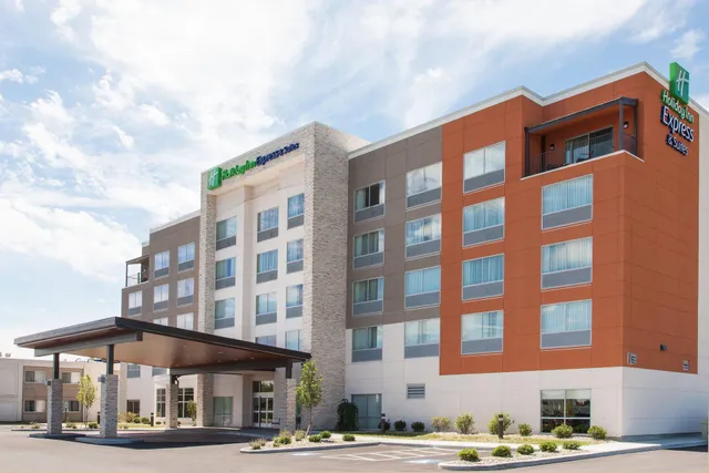 Holiday Inn Express & Suites Sandusky by IHG