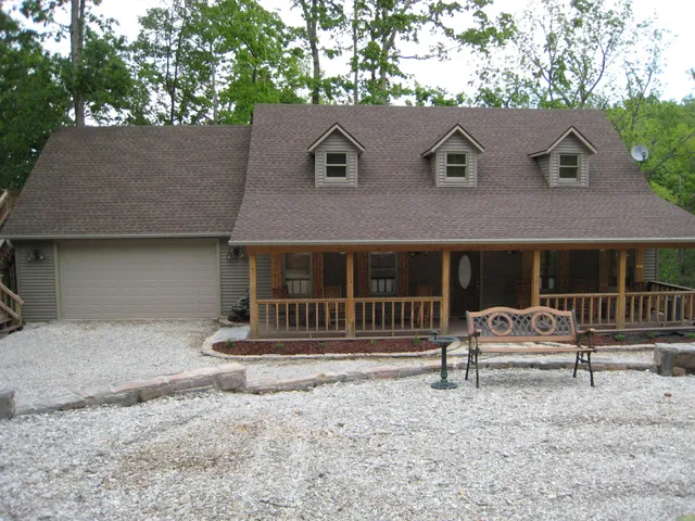 Captains Quarters, 5 Bedroom 3.5 Baths, Sleeps 12, BEAVER LAKE, Arkansas Vacation Rental