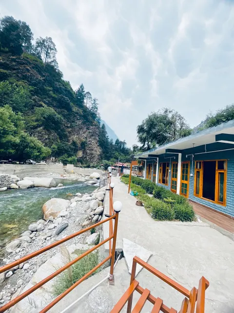 River Reflection Home Stay & Cafe