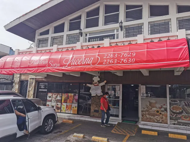 Pastelería Suiza Lucerna • Escalón