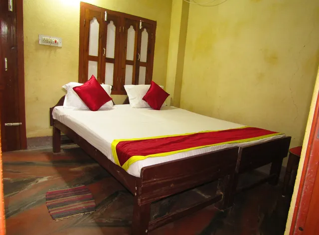 Goroomgo Annapurna bhakta Nivas Puri