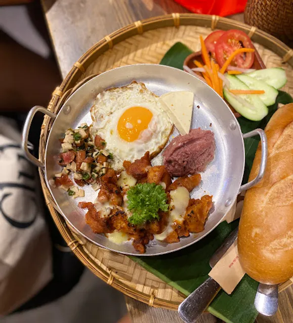 Bánh Mì Mẹ Ỉn - Vietnamese Banh Mi Shop