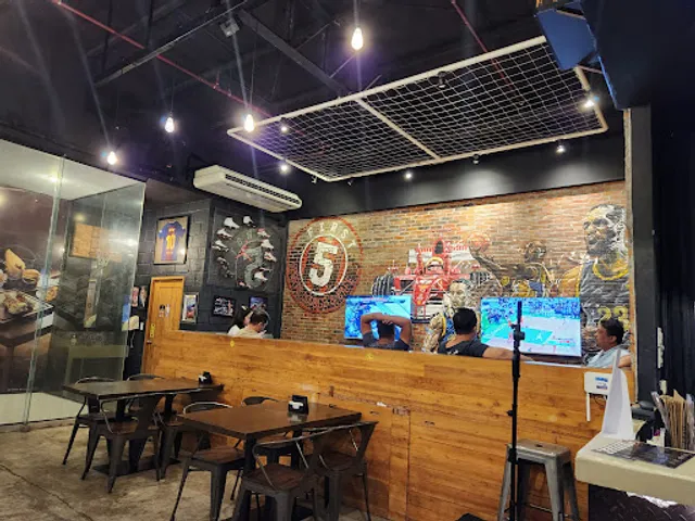 First 5 Sports Lounge & Cafe