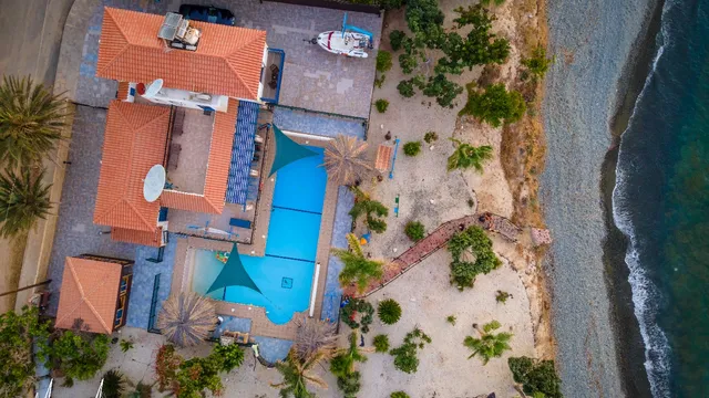 Astrofegia Frontbeach Villa