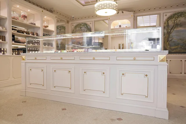 Angelina Paris – Bac, Boutique