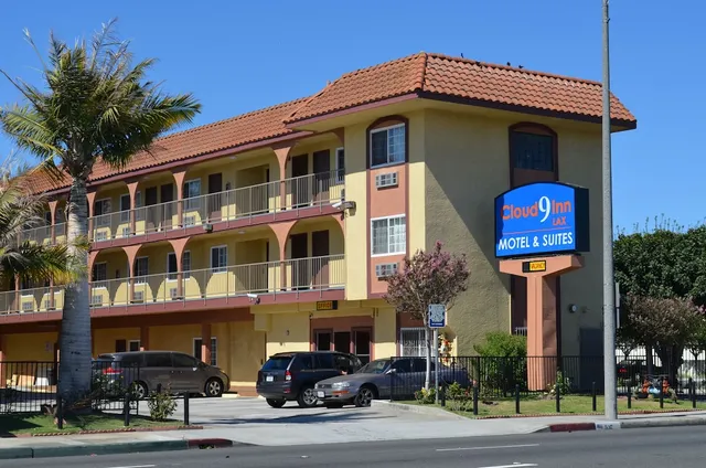 Cloud Nine Inn LAX Airport ( Newly Renovated )
