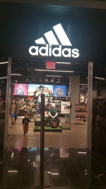 adidas Store New York, Kings Plaza Mall
