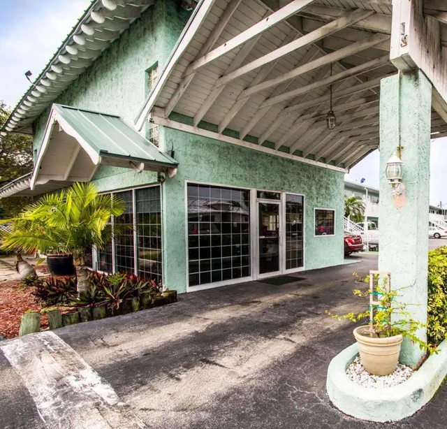 Econo Lodge Cocoa Beach - near the Port