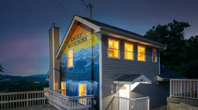 Homegrown Hideaways: Papa Bear Chalet