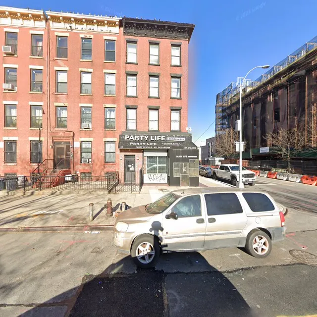 Party Life Lounge & Bar